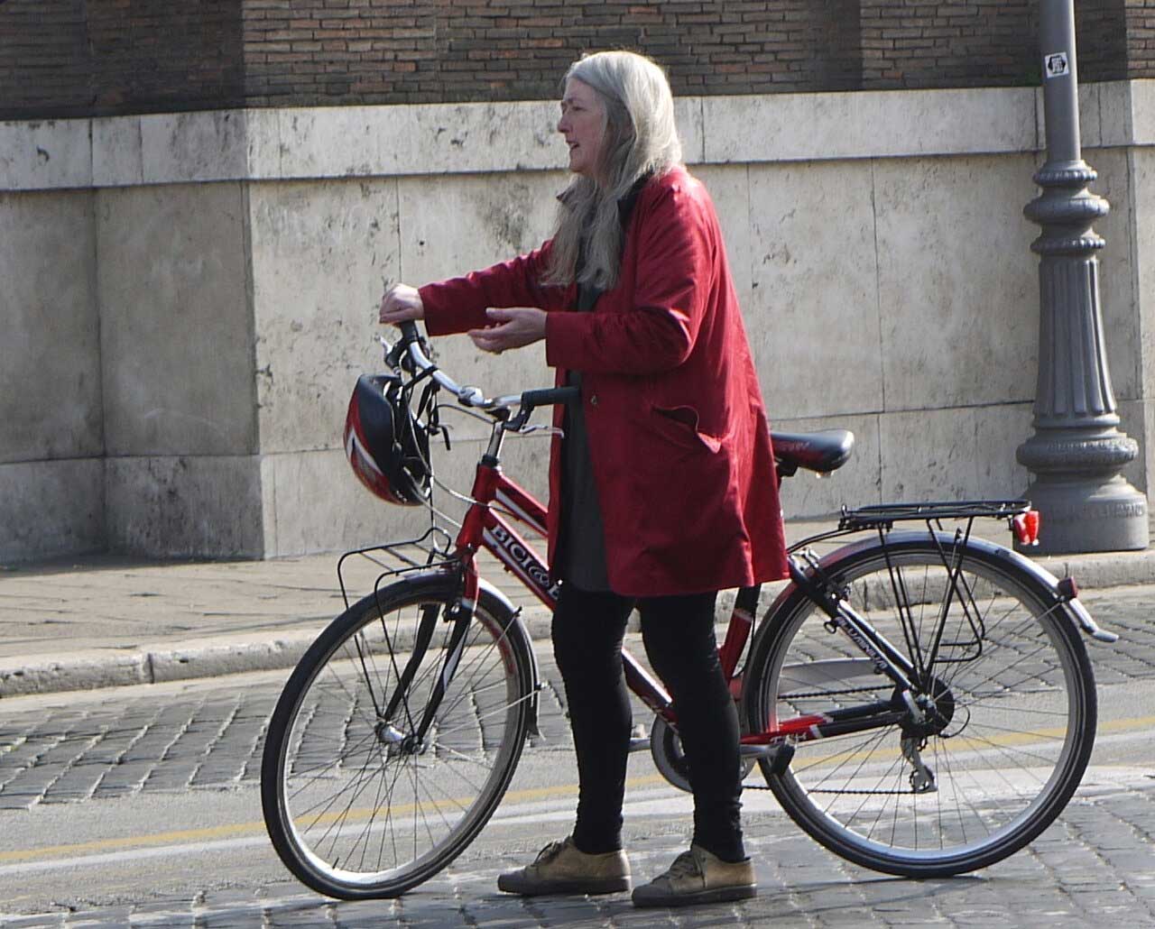 Classica Mary Beard: ‘Extreemrechts verheerlijkt heersers uit de oudheid, maar over de gruwelijkheden hebben ze het niet’