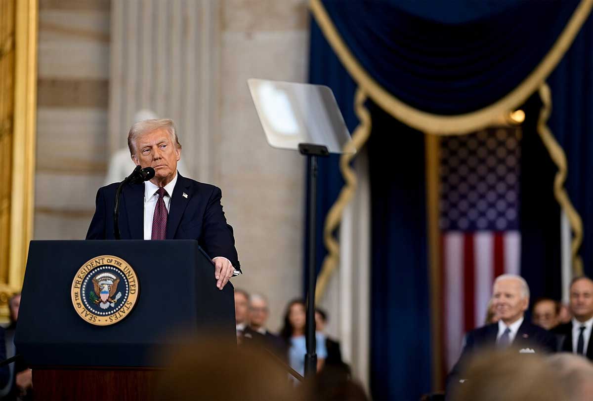 VRT-journalist Bert De Vroey: ‘Trump kan geen namen onthouden, heeft amper dossierkennis, kan niet meer dan een half A4’tje bevatten’