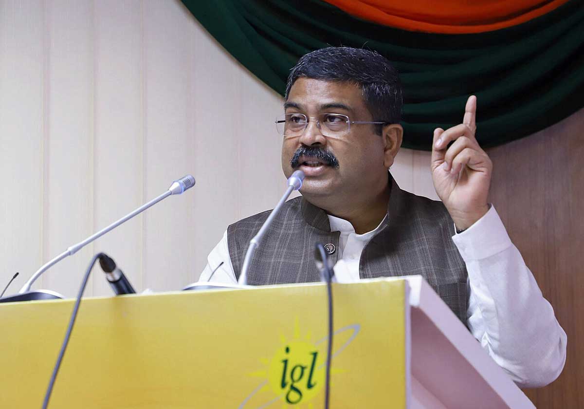 Zeldzame knieval: Indiase onderwijsminister treedt af onder druk van jongerenprotesten